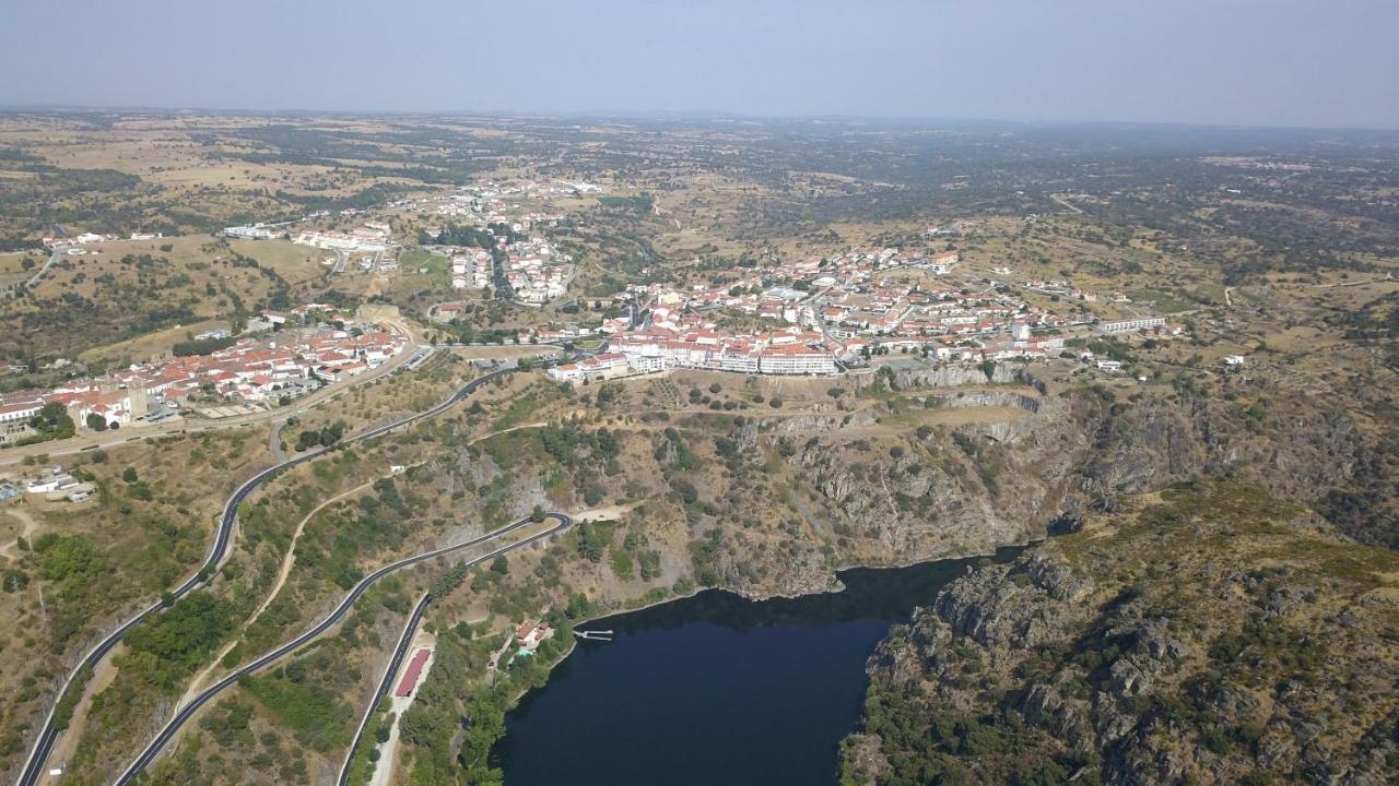 Pensao Vista Bela Hotel Miranda do Douro Exterior foto